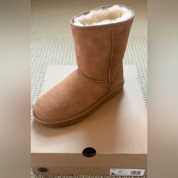 UGG Classic Tan Boots with Shearling - Picture 4 of 4